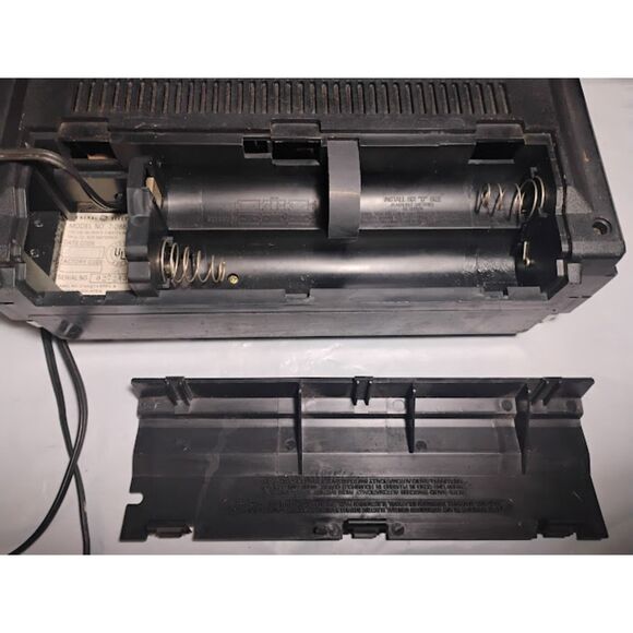 General Electric AM/FM Radio 7-2885F (Static When You Adjust Volume) - Picture 9 of 11